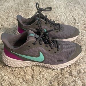 Nike Revolution Shoes (3.5Y)